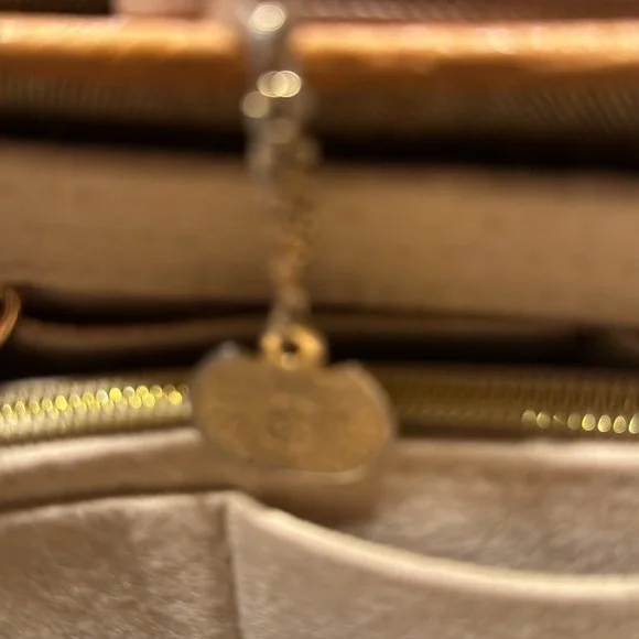 🌺👜 SALE‼️ ❤️‍🔥VERY VINTAGE AND RARE CELINE LEATHER BAG. 👜👜👜❤️‍🔥 - Picture 10 of 14